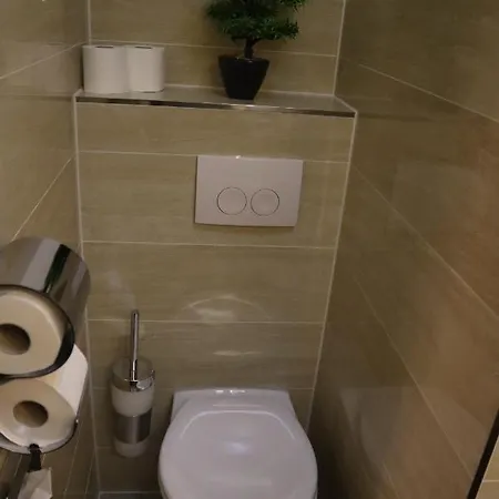 Отель Bispinger Hof Биспинген