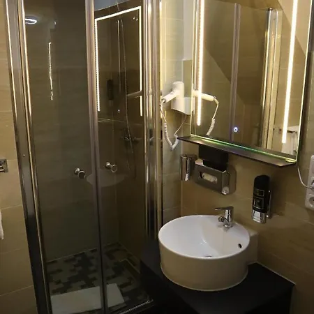 Bispinger Hof Hotel *