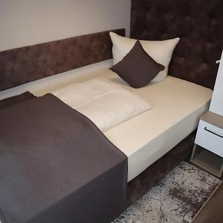 Bispinger Hof Hotel *