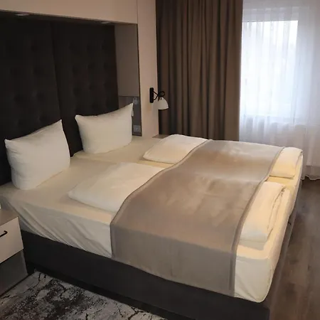 Bispinger Hof Hotel *