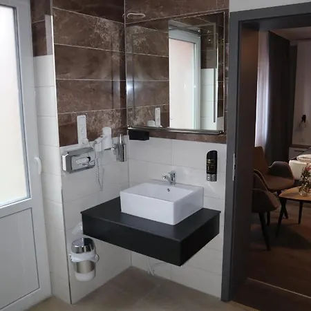 Bispinger Hof Hotel *