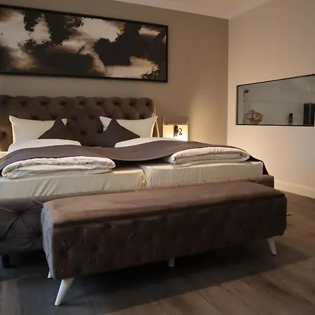 Отель Bispinger Hof Биспинген